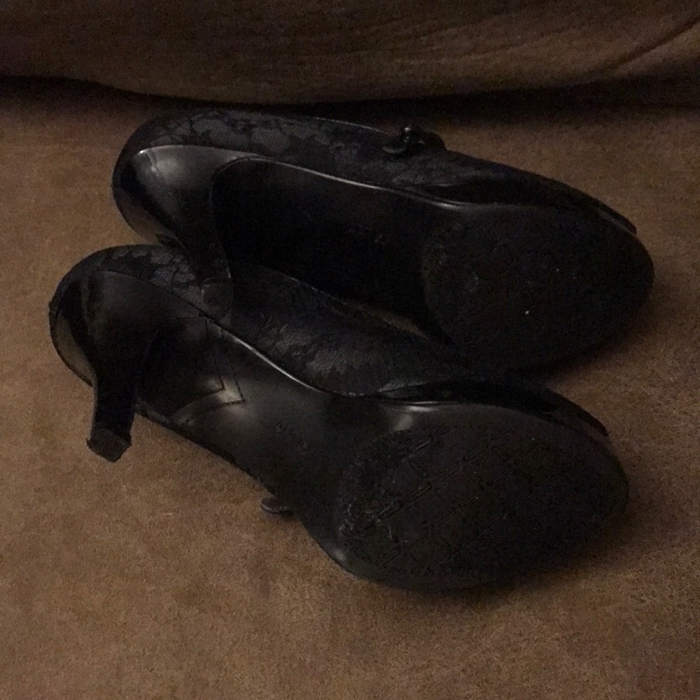 Heels - Picture 3 of 4